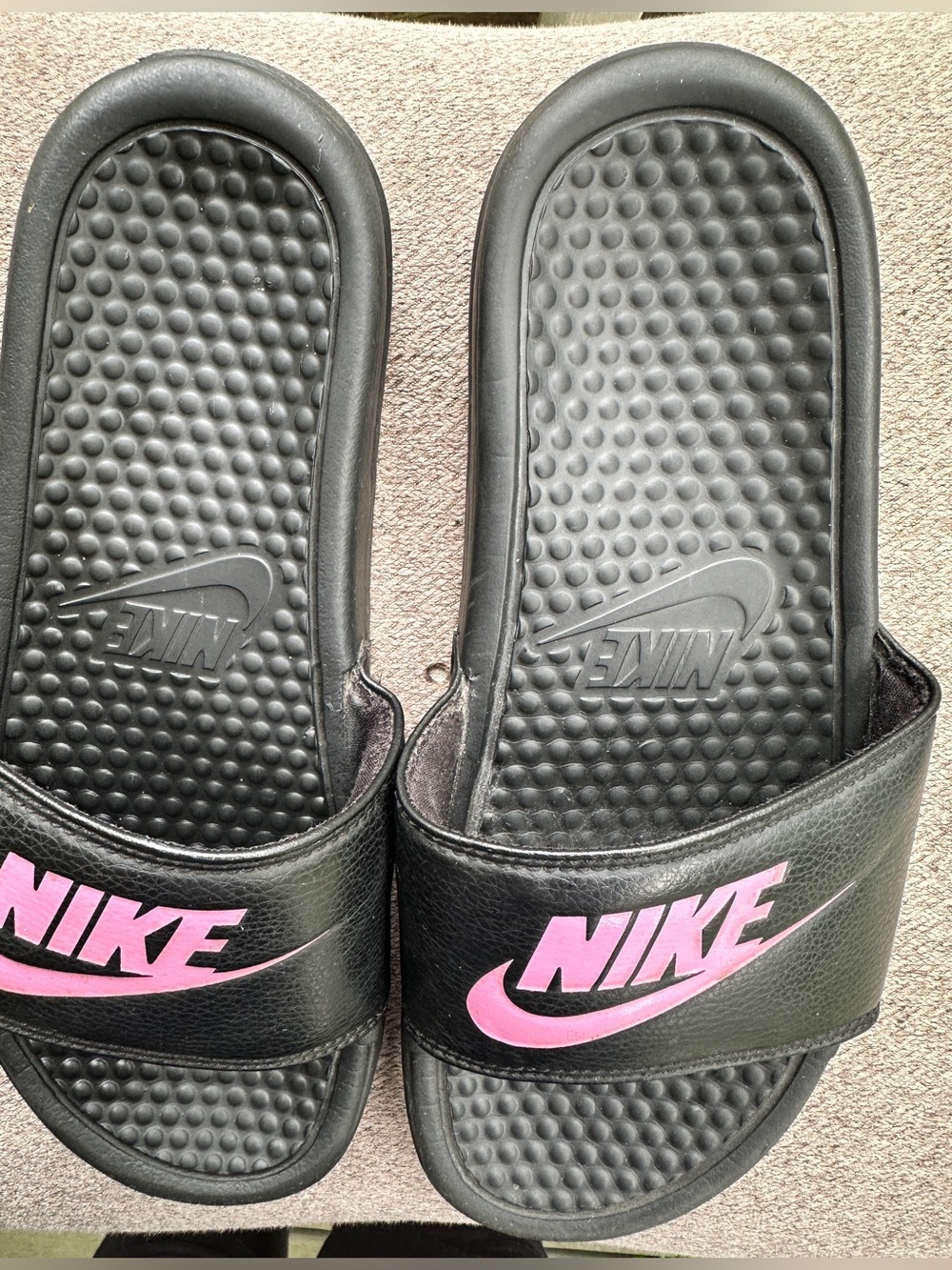 Nike Black Slides with Pink Swoosh and Logo* Nike Benassi JDI Slides*WMN’S Sz~7 - Picture 3 of 8